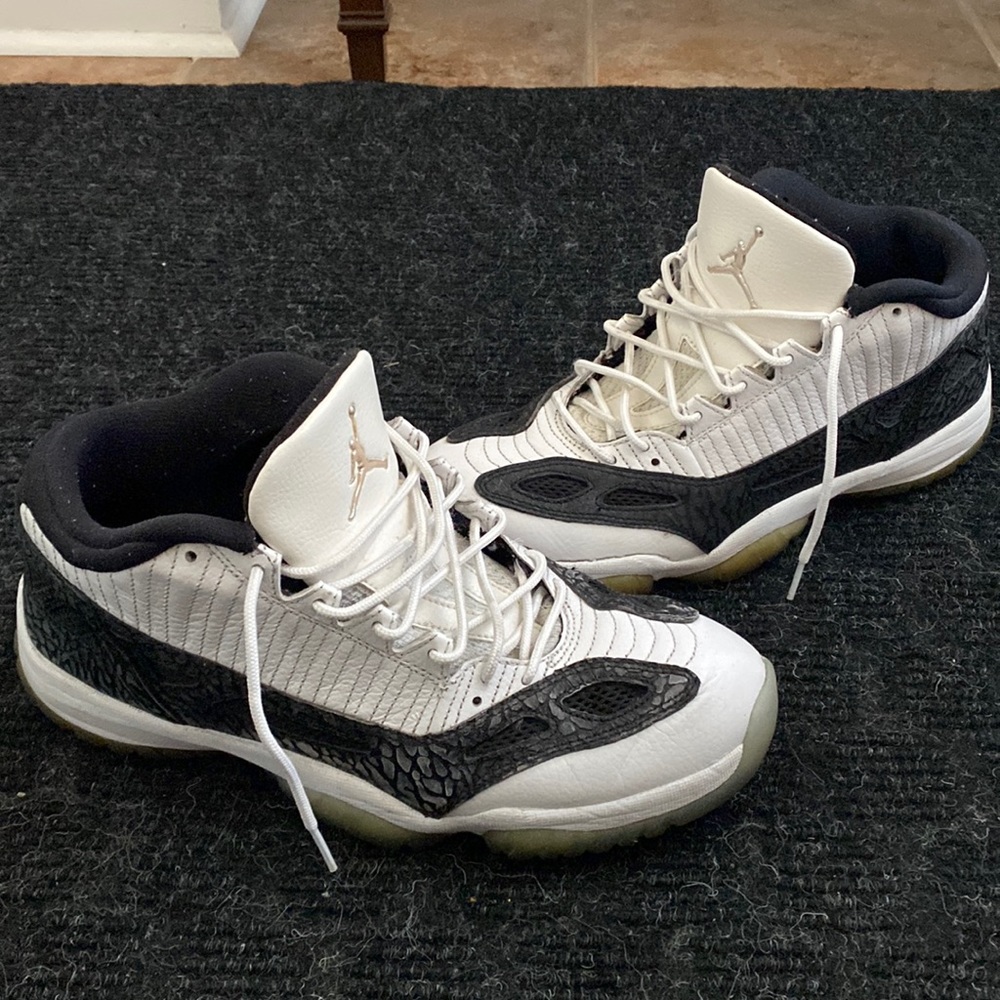 Jordan 11 Retro Low IE
